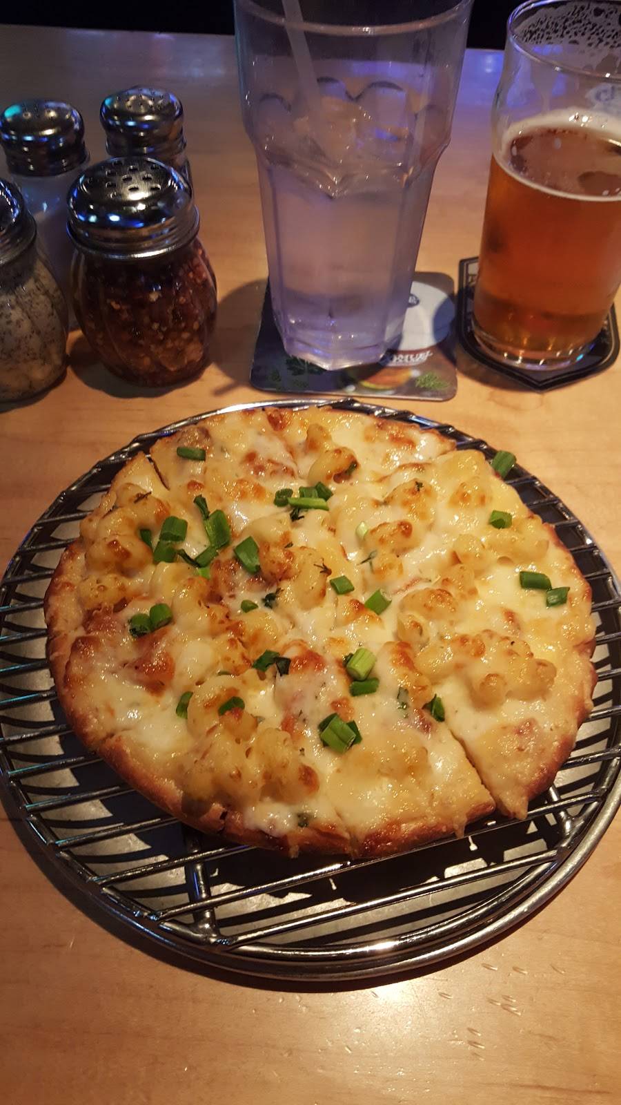 Old Chicago | restaurant | 300 North Mead St #100, Wichita, KS 67205, USA | 3162642057 OR +1 316-264-2057