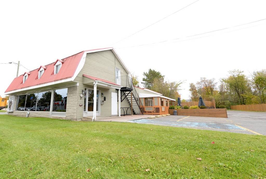 Bulls Bistro | meal takeaway | 2159 Avenue Notre Dame, Québec, QC G2E 3E8, Canada | 4188724731 OR +1 418-872-4731