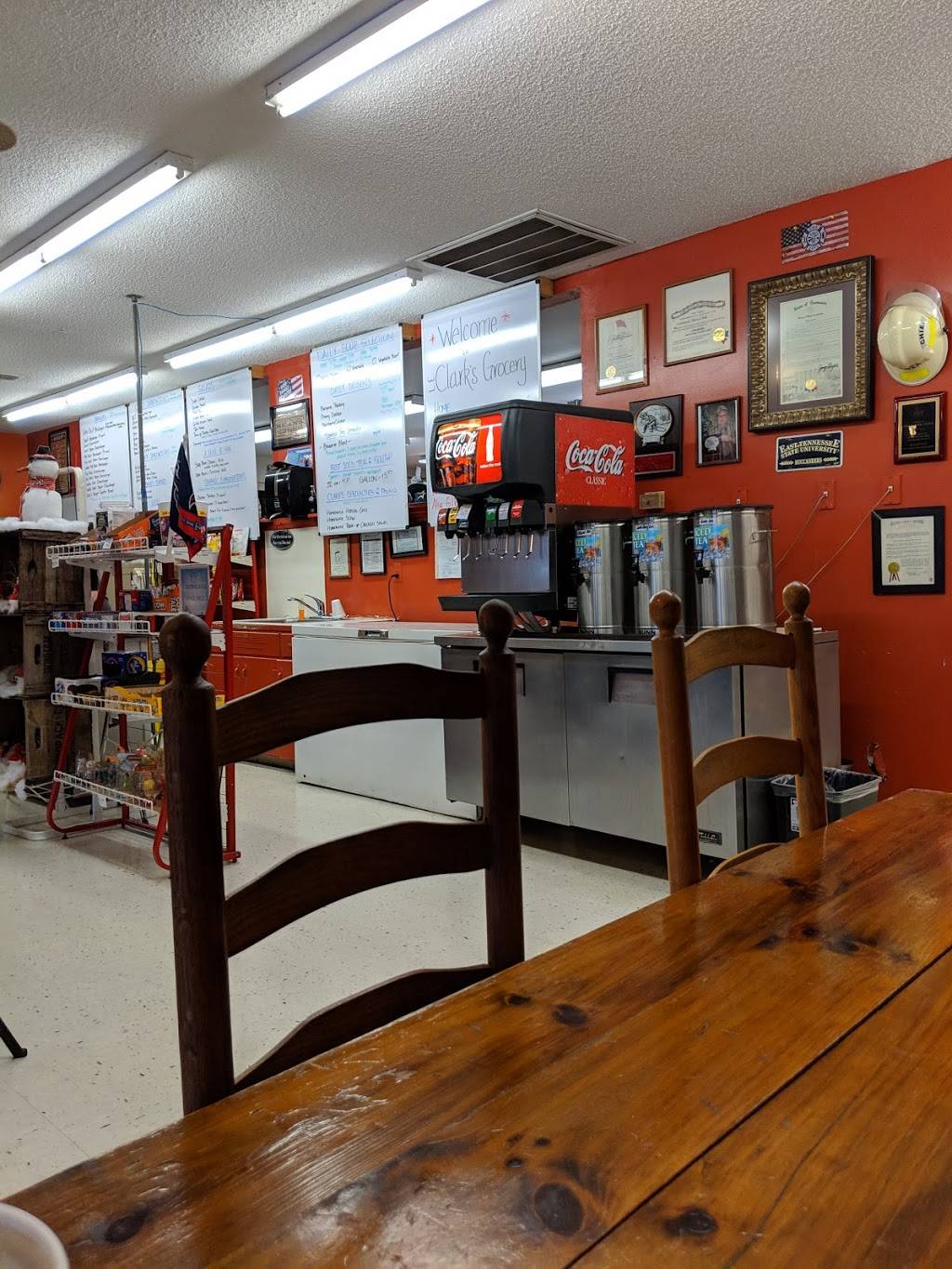 L E Clark Grocery | restaurant | 2645 Sullivan Gardens Pkwy, Kingsport, TN 37660, USA | 4233497674 OR +1 423-349-7674