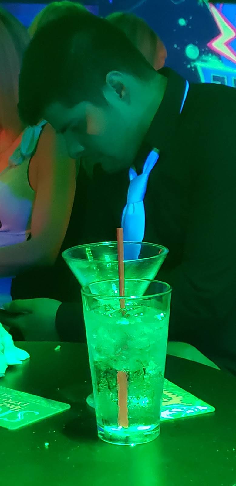 Totally 80s Bar and Grille | restaurant | 2512 W Orangethorpe Ave, Fullerton, CA 92833, USA | 7148790108 OR +1 714-879-0108