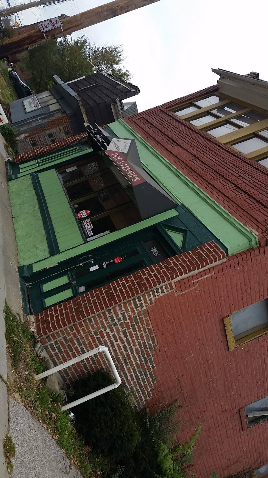 Doc & Lennies Restaurant | restaurant | 8933 Cedar Ave, Cleveland, OH 44106, USA | 2162298090 OR +1 216-229-8090