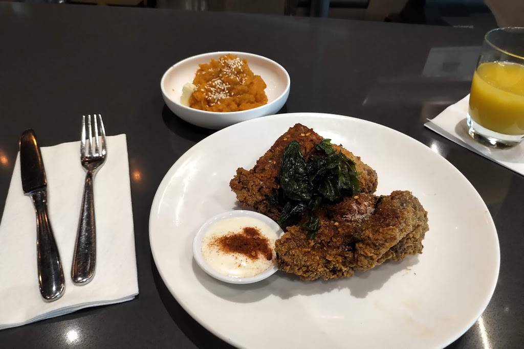 Twist By Roger Mooking | restaurant | Mississauga, ON L4W 1S9, Canada | 4167762345 OR +1 416-776-2345