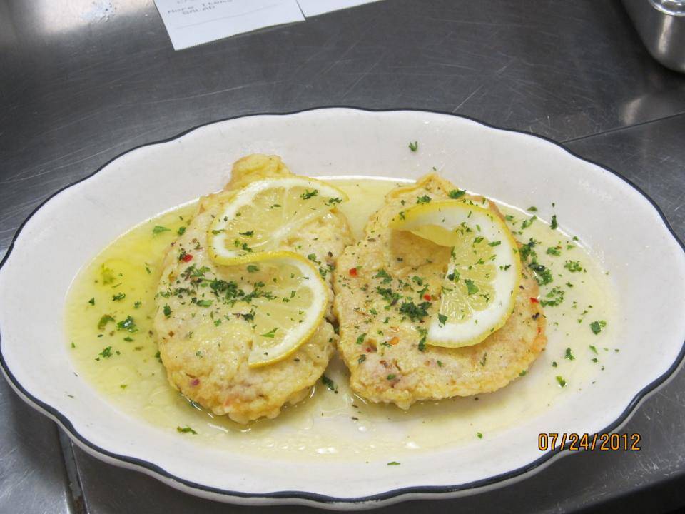 The Como Restaurant and Lounge | restaurant | 2220 Pine Ave, Niagara Falls, NY 14301, USA | 7162859341 OR +1 716-285-9341