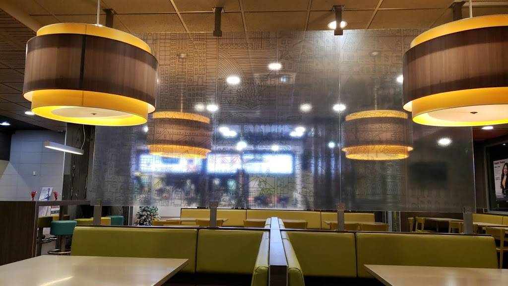 McDonalds | cafe | 900 Wellshire Drive, Burlington, IA 52601, USA | 3197548279 OR +1 319-754-8279