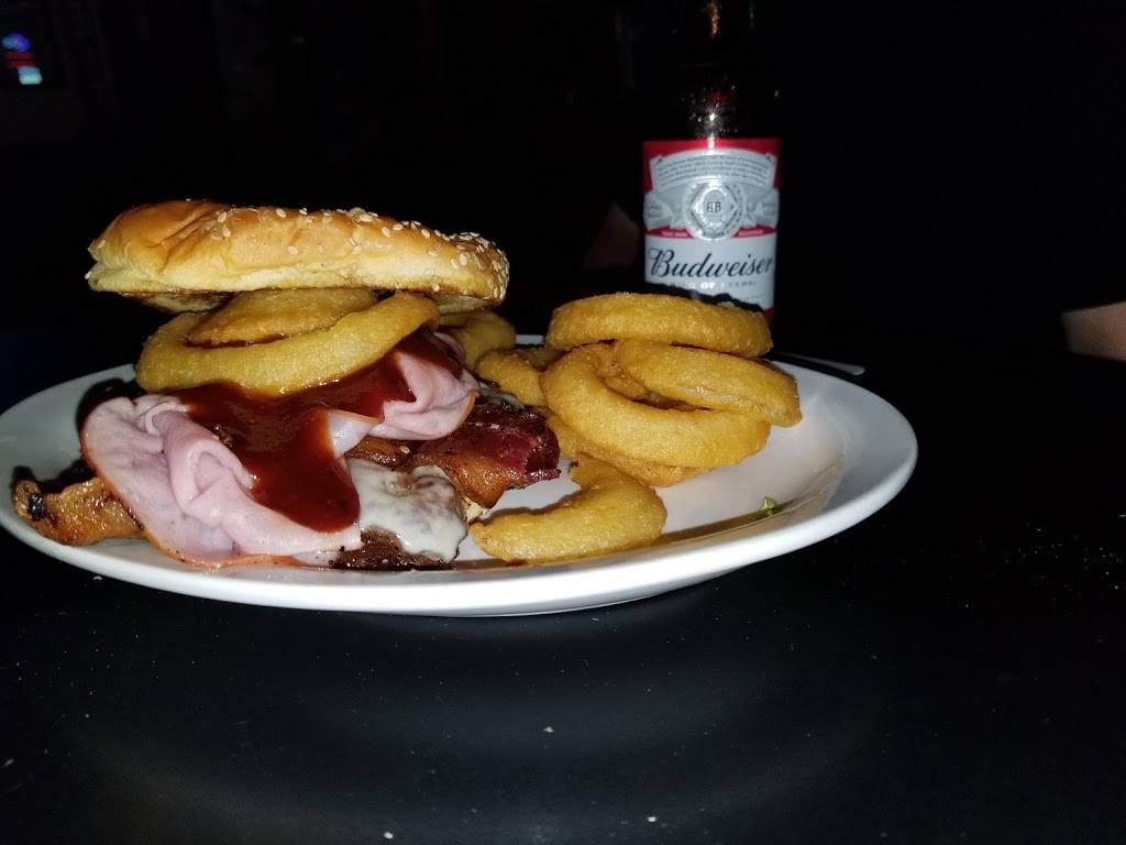 Hotshots Sports Bar & Grill | restaurant | 12154 St Charles Rock Rd, Bridgeton, MO 63044, USA | 3142911606 OR +1 314-291-1606