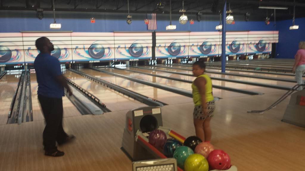 Glo-Bowl Fun Center | restaurant | 101 Franks Rd, Marengo, IL 60152, USA | 8155682695 OR +1 815-568-2695