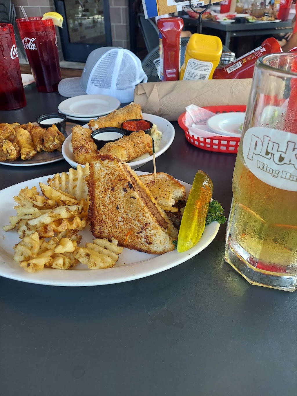 Pluckers Wing Bar | restaurant | 5601 SW Loop 820, Fort Worth, TX 76132, USA | 8175129464 OR +1 817-512-9464