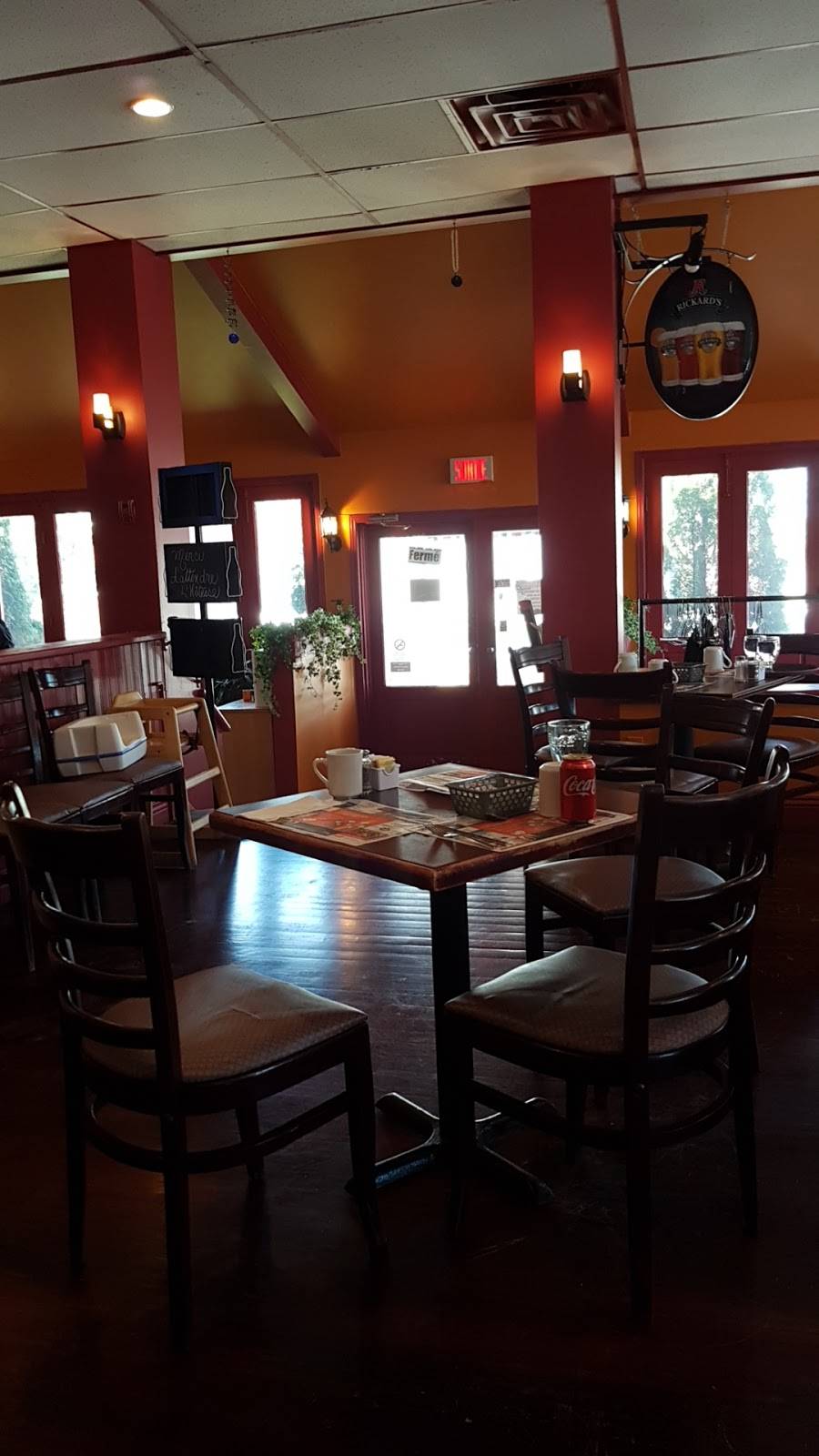Aux Portes | restaurant | 1221 Rue Saint-Paul, Farnham, QC J2N 2L2, Canada | 4502931104 OR +1 450-293-1104