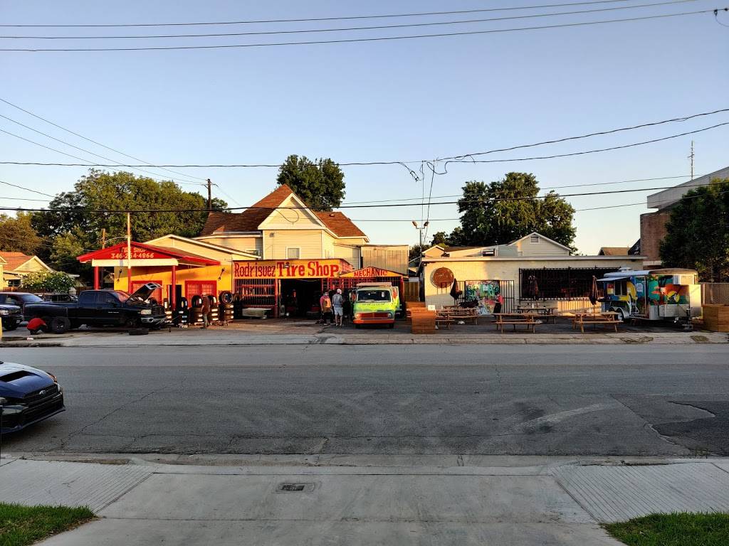 Rabbits Got the Gun | restaurant | 708 Hogan St, Houston, TX 77009, USA | 3463358367 OR +1 346-335-8367