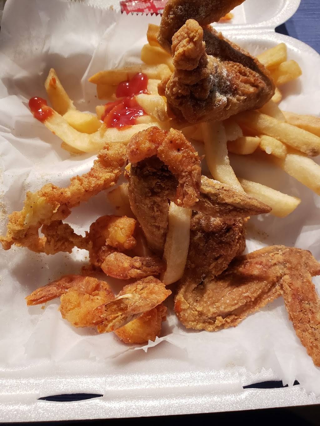 Snappers Fish & Chicken | restaurant | 18312 NW 7th Ave, Miami, FL 33169, USA | 3057702123 OR +1 305-770-2123