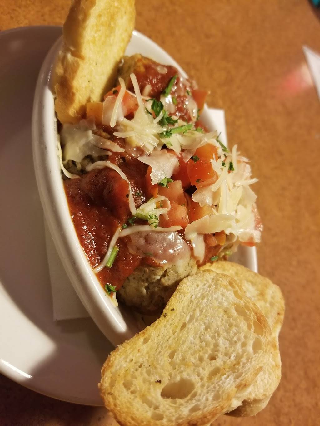 TGI Fridays | restaurant | 2501 E Fowler Ave, Tampa, FL 33612, USA | 8139799112 OR +1 813-979-9112