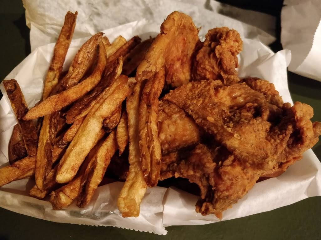 Ms. Ts Southern Fried Chicken | meal takeaway | 3343 N Broadway, Chicago, IL 60657, USA | 7737282500 OR +1 773-728-2500