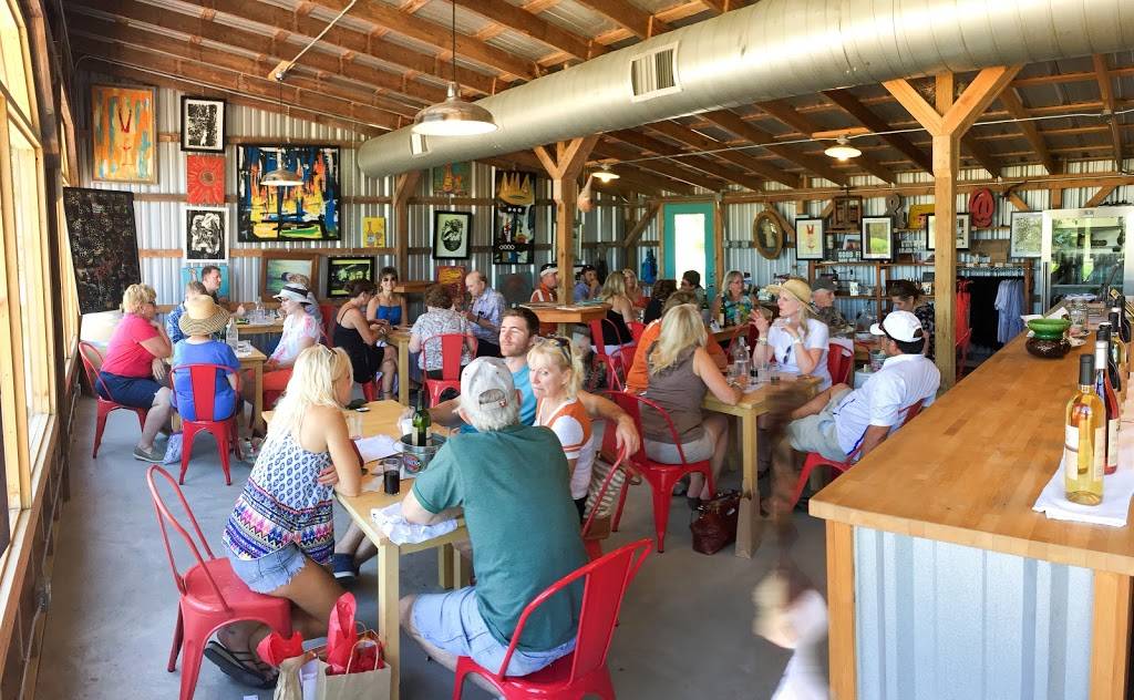 Majek Vineyard & Winery | restaurant | 12508 FM957, Schulenburg, TX 78956, USA | 2104138912 OR +1 210-413-8912