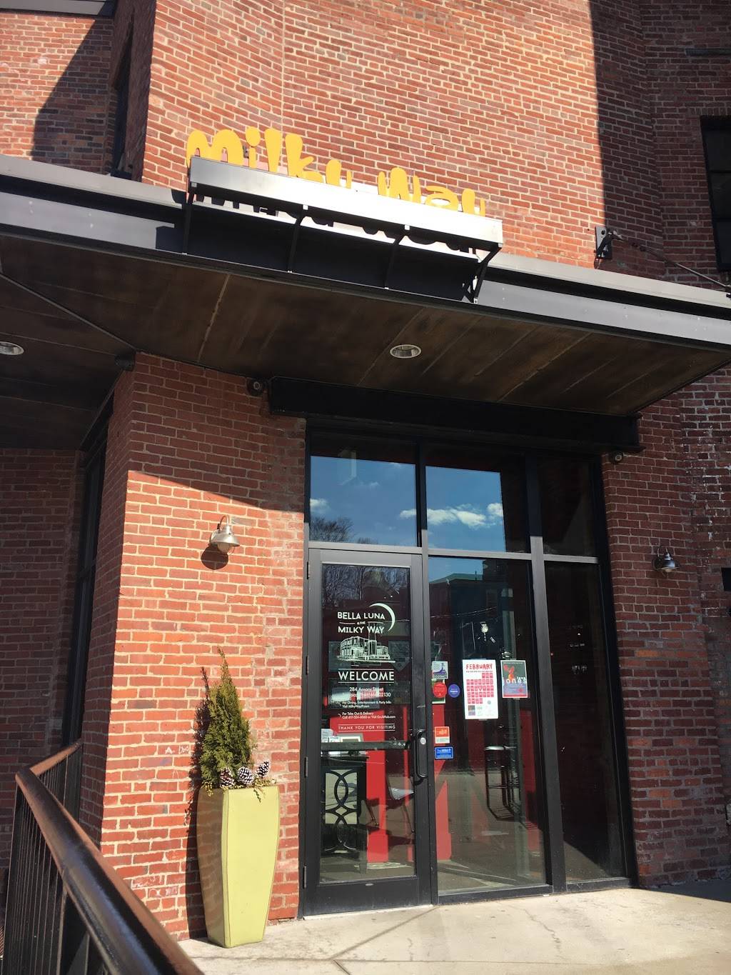 Bella Luna & The Milky Way | night club | 284 Amory St, Jamaica Plain, MA 02130, USA | 6175246060 OR +1 617-524-6060