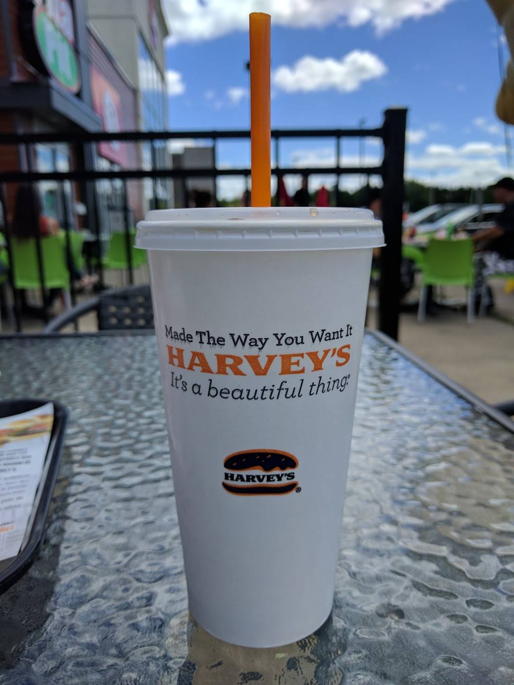 Harveys | restaurant | 3600 Boulevard des Forges, Trois-Rivières, QC G8Y 5H5, Canada | 8193767874 OR +1 819-376-7874