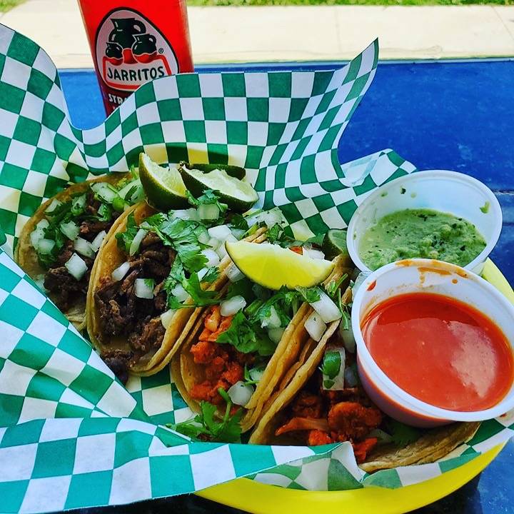 Paleteria El Chavo | restaurant | 11029 East 23rd St S, Independence, MO 64052, USA | 8168249864 OR +1 816-824-9864