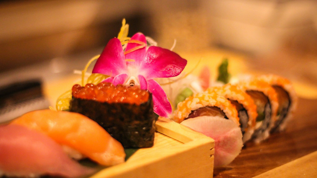 Mikado Sushi | restaurant | 6417 Raleigh St, Orlando, FL 32835, USA | 4078221080 OR +1 407-822-1080