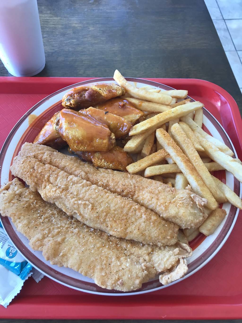 Billy’s Seafood & Gyros | restaurant | 8501 N Nebraska Ave, Tampa, FL 33604, USA | 8139315637 OR +1 813-931-5637