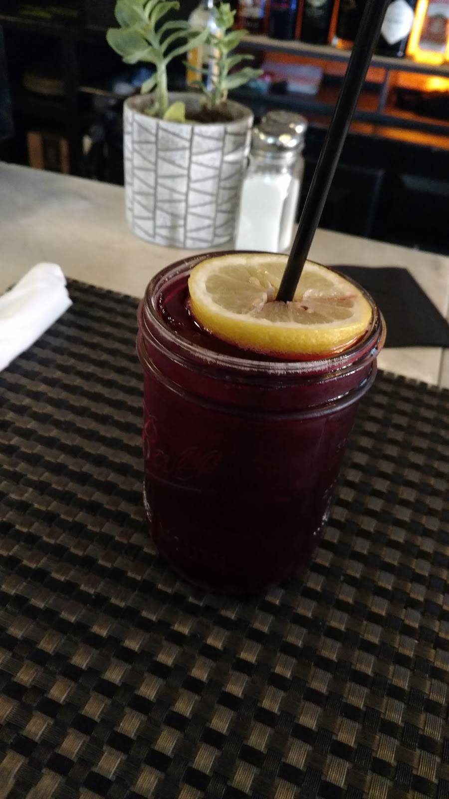 Yarde Tavern South Hadley | restaurant | 3 Hadley St, South Hadley, MA 01075, USA | 4133154339 OR +1 413-315-4339