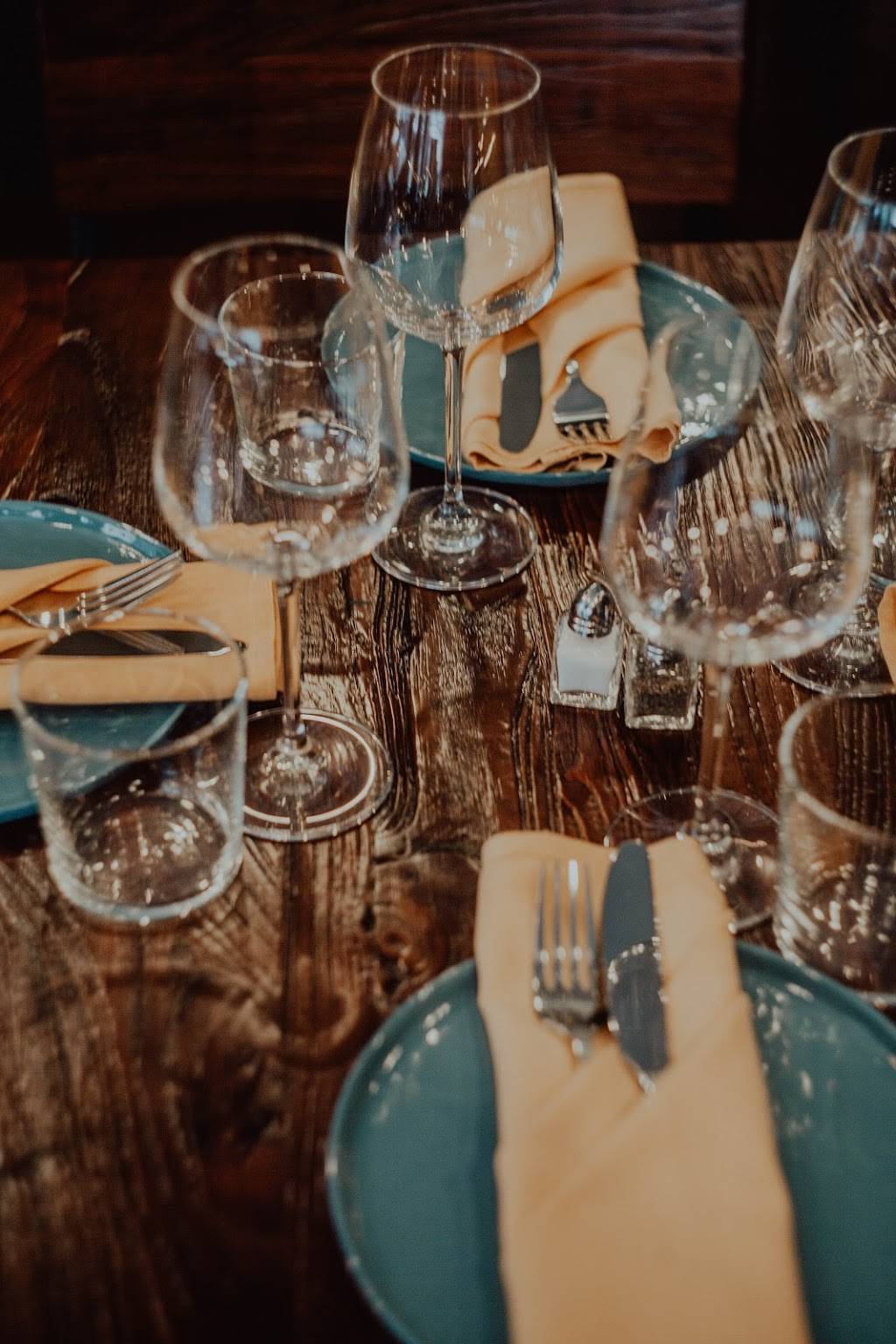 Black & Caspian | restaurant | 2908 N Broadway, Chicago, IL 60657, USA | 7737998836 OR +1 773-799-8836