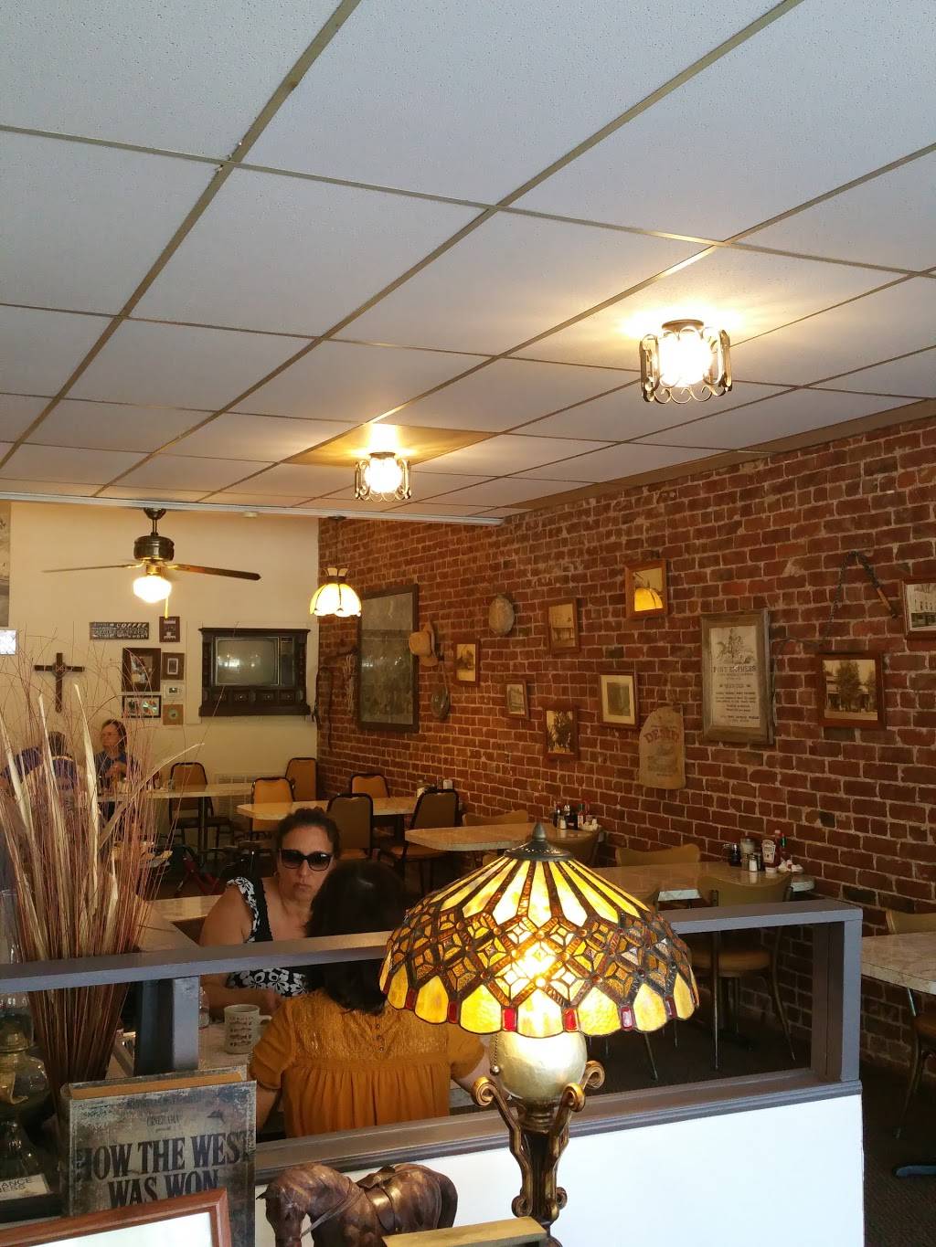 Heritage House Café | cafe | 303 Merchant St, Vacaville, CA 95688, USA | 7074483900 OR +1 707-448-3900