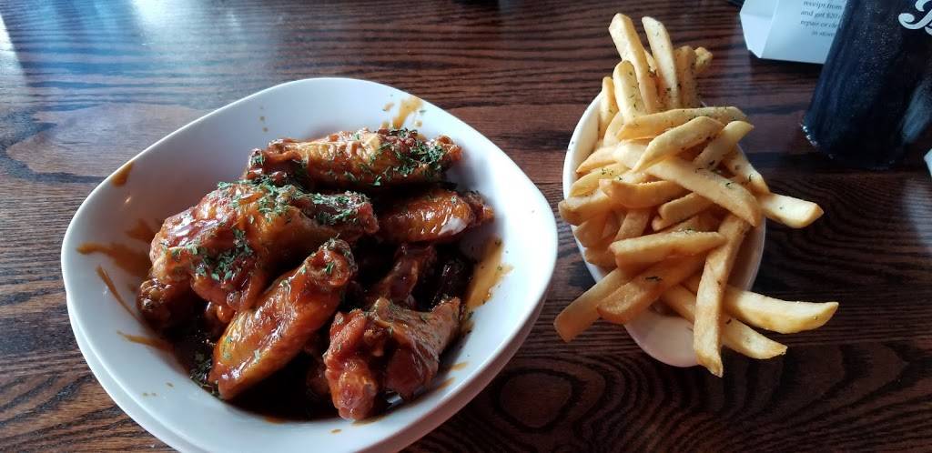 Tillies Tavern & Grill | restaurant | 31 E Magnolia Ave, Eustis, FL 32726, USA | 3526027929 OR +1 352-602-7929