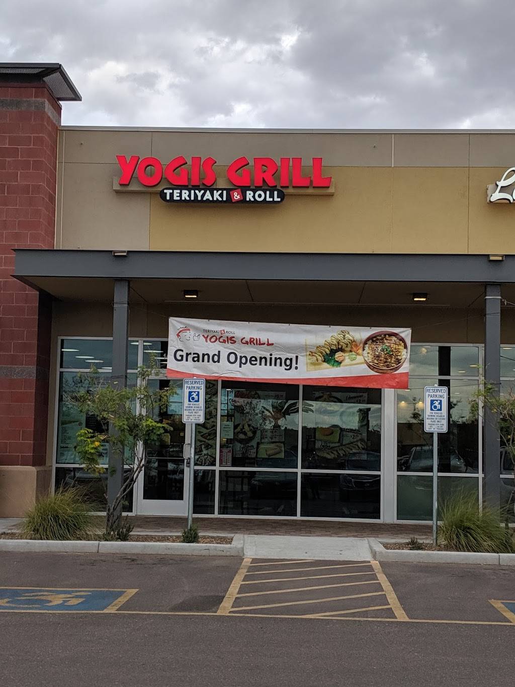 Yogis Grill | restaurant | 950 E Bell Rd #140, Phoenix, AZ 85022, USA | 6024042030 OR +1 602-404-2030