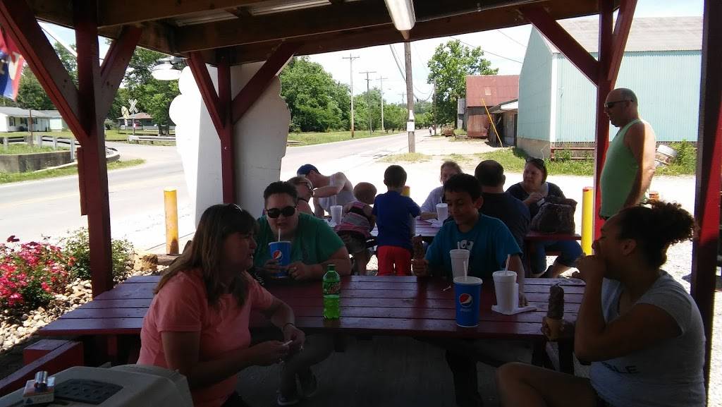 Kalis Shake Shak | restaurant | 415 Front St, Oak Hill, OH 45656, USA | 7406820777 OR +1 740-682-0777