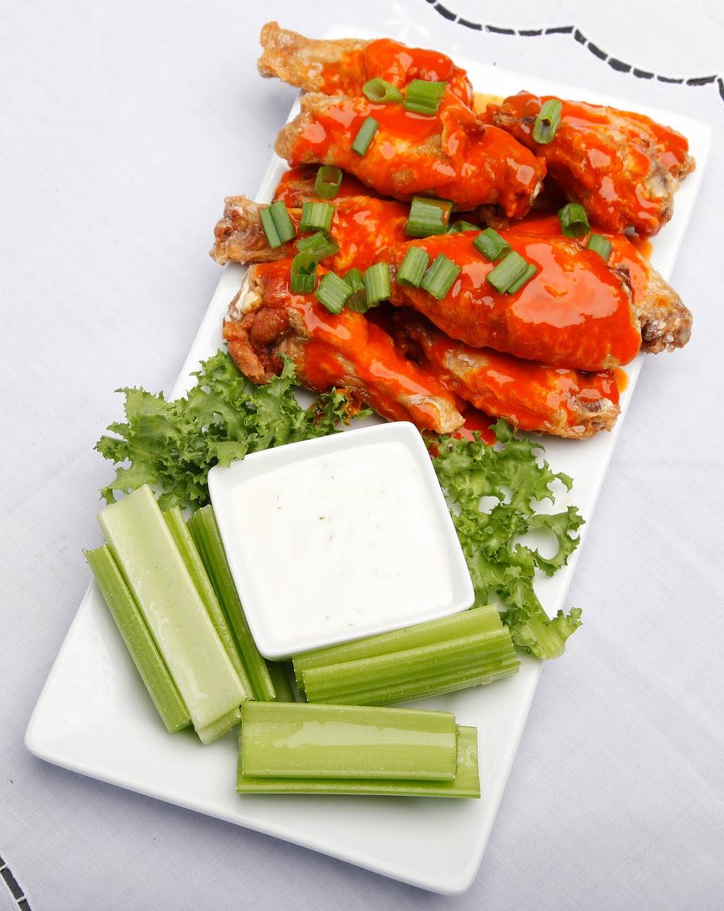 Emilios Pizza | restaurant | 20934 Drake Rd, Strongsville, OH 44149, USA | 4408461111 OR +1 440-846-1111