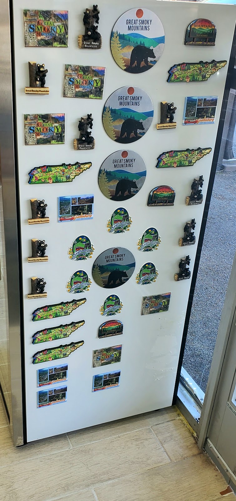 Gatlinburg B&T Market | restaurant | 385 East Pkwy Suite 225, Gatlinburg, TN 37738, USA | 8652536147 OR +1 865-253-6147