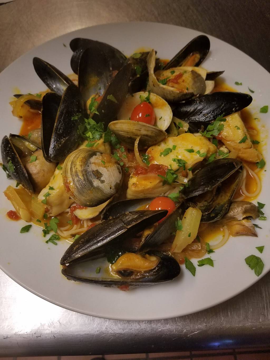 Cafe Christo | restaurant | 513 Belmont Ave, Springfield, MA 01108, USA | 4137337700 OR +1 413-733-7700