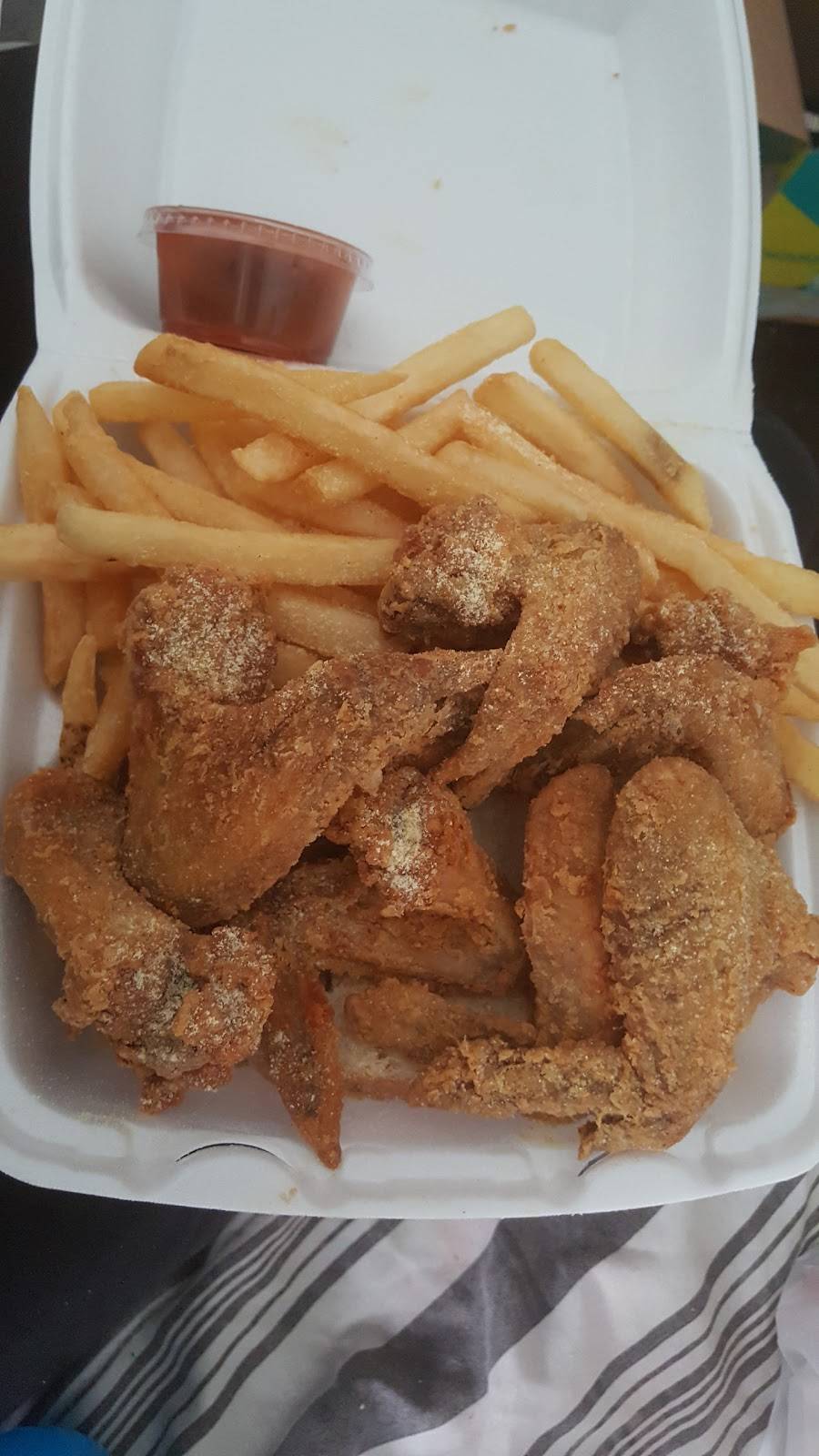 Happy Fish & Chicken | restaurant | 5 S Cicero Ave, Chicago, IL 60644, USA | 7733794444 OR +1 773-379-4444