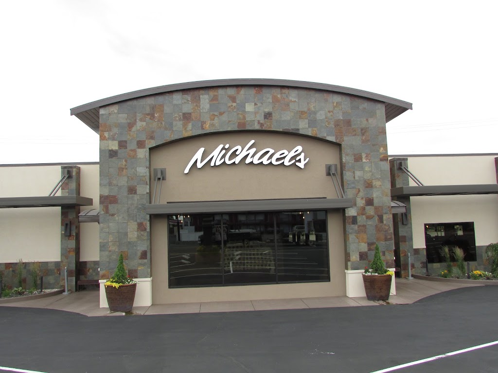 Michaels on the Lake | restaurant | 910 W Broadway Ave, Moses Lake, WA 98837, USA | 5097651611 OR +1 509-765-1611