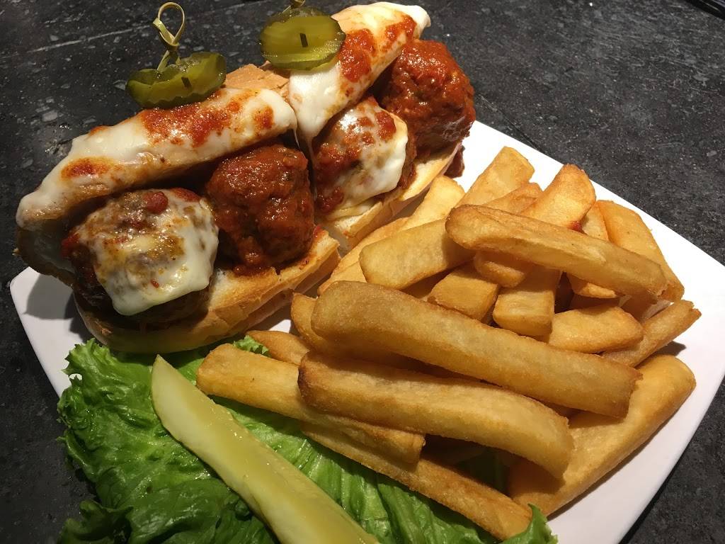 BIGS Fullerton | restaurant | 323 N State College Blvd, Fullerton, CA 92831, USA | 7145264950 OR +1 714-526-4950