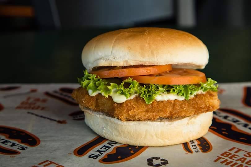 Harveys 830 Norwest Rd. | restaurant | Canada, Ontario, Kingston, Norwest Road Unit 3a Kingston Ontario CA 邮政编码 :邮政编码: K7P 2N4 | 6133849186 OR +1 613-384-9186