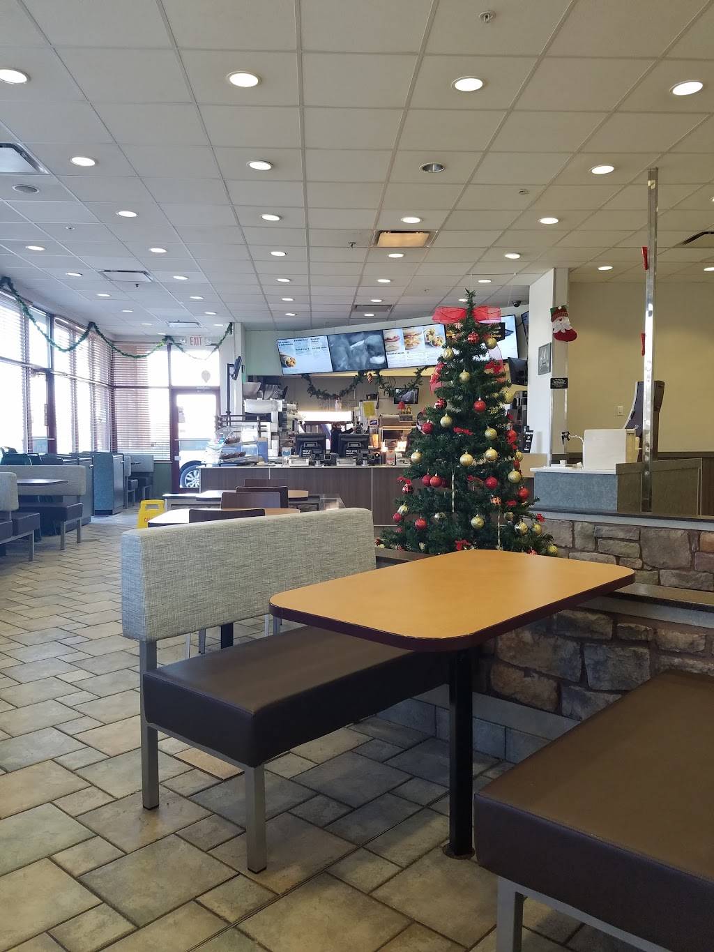 McDonalds | cafe | 39105 US-41, Wadsworth, IL 60083, USA | 8476238334 OR +1 847-623-8334