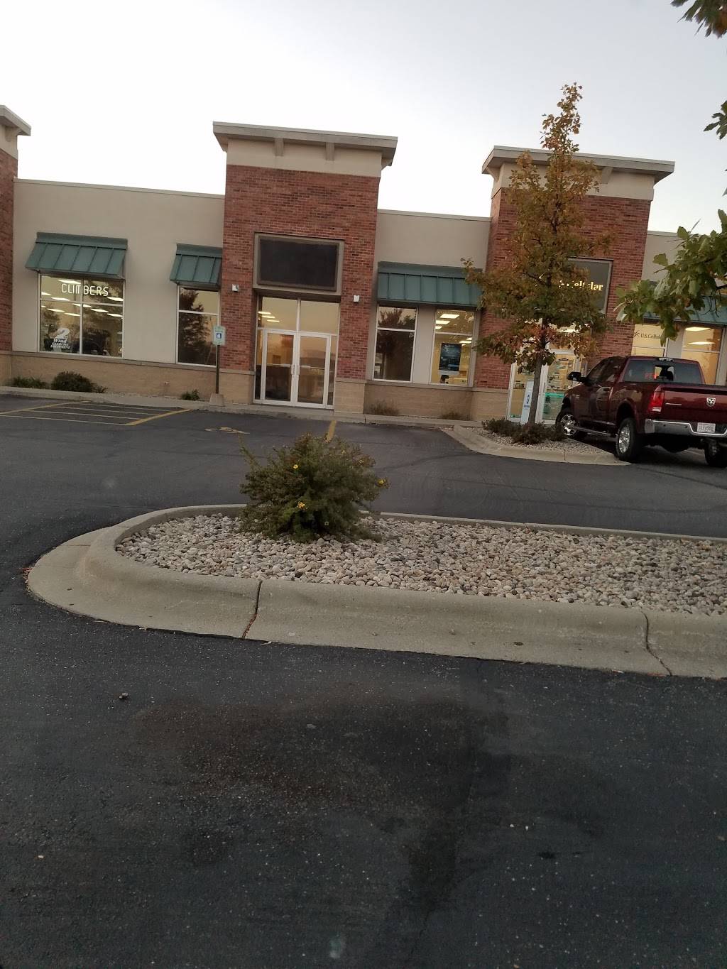 Subway | restaurant | 4630 E Washington Ave, Madison, WI 53704, USA | 6082983200 OR +1 608-298-3200