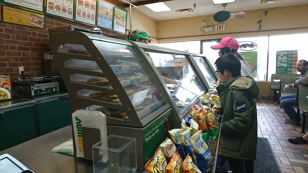 Subway | restaurant | 5848 Malden Rd, Windsor, ON N9H 0A4, Canada | 5199698457 OR +1 519-969-8457