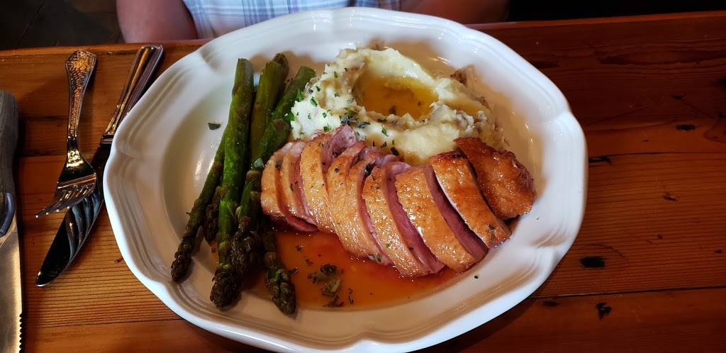 Elizabeths Farmhouse | restaurant | 75-81 Canal St, Putnam, CT 06260, USA | 8609282200 OR +1 860-928-2200