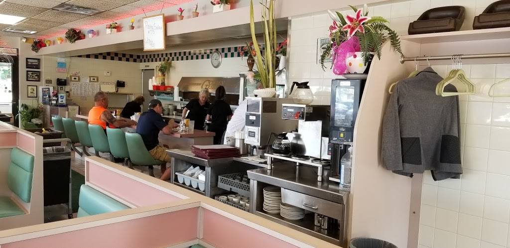 Golden Greek | restaurant | 180 N Groesbeck Hwy, Mt Clemens, MI 48043, USA | 5864638788 OR +1 586-463-8788