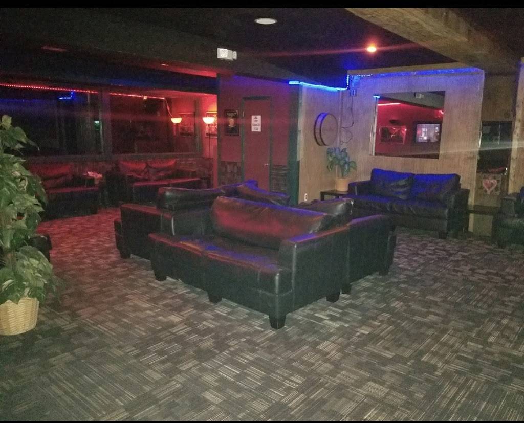 The Flamingo Club | restaurant | 140 N 9th St, Lawrence, KS 66044, USA | 7858439800 OR +1 785-843-9800