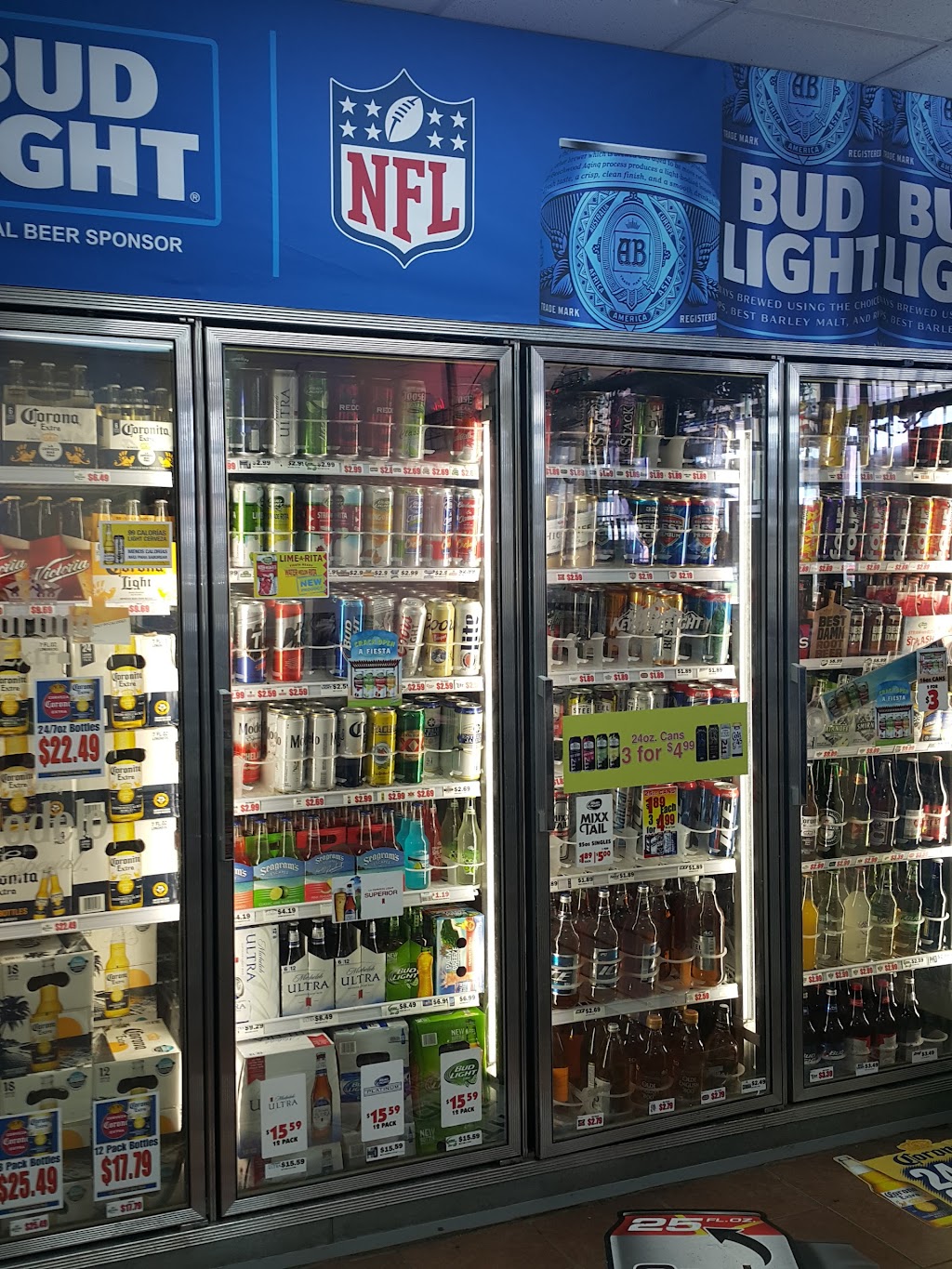 Chucks Pizza Beer And Wine | restaurant | 7932 S Great Trinity Forest Way #112, Dallas, TX 75217, USA | 9729250344 OR +1 972-925-0344