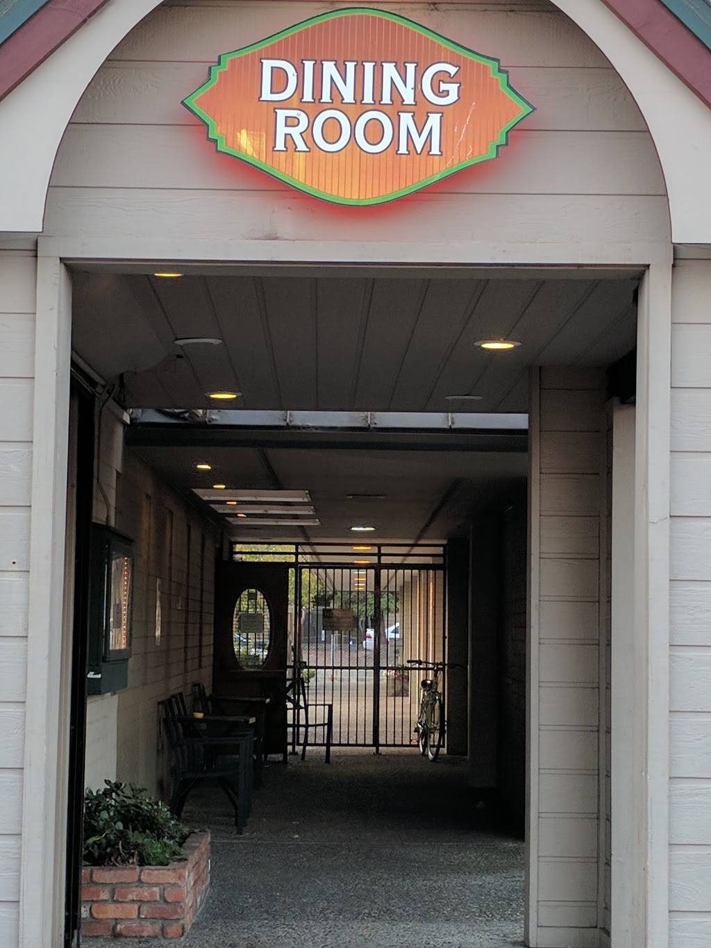 Hindquarter Bar & Grille | restaurant | 303 Soquel Ave, Santa Cruz, CA 95062, USA | 8314267770 OR +1 831-426-7770