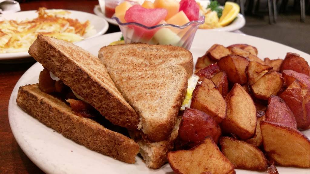 RJs | restaurant | 275 US-54, Camdenton, MO 65020, USA | 5733466133 OR +1 573-346-6133