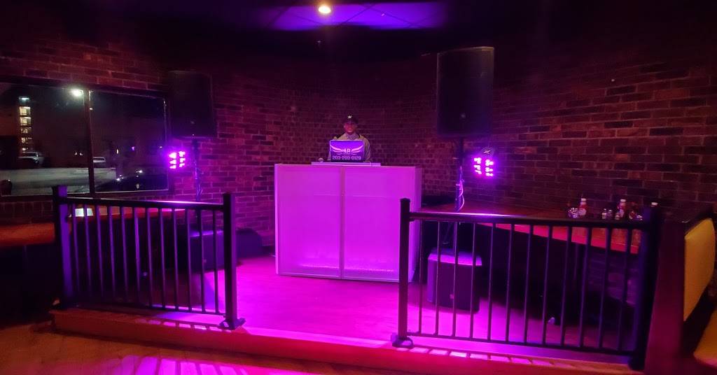 Retro Grub And Pub | restaurant | 87 Elizabeth St, Derby, CT 06418, USA | 4757775366 OR +1 475-777-5366