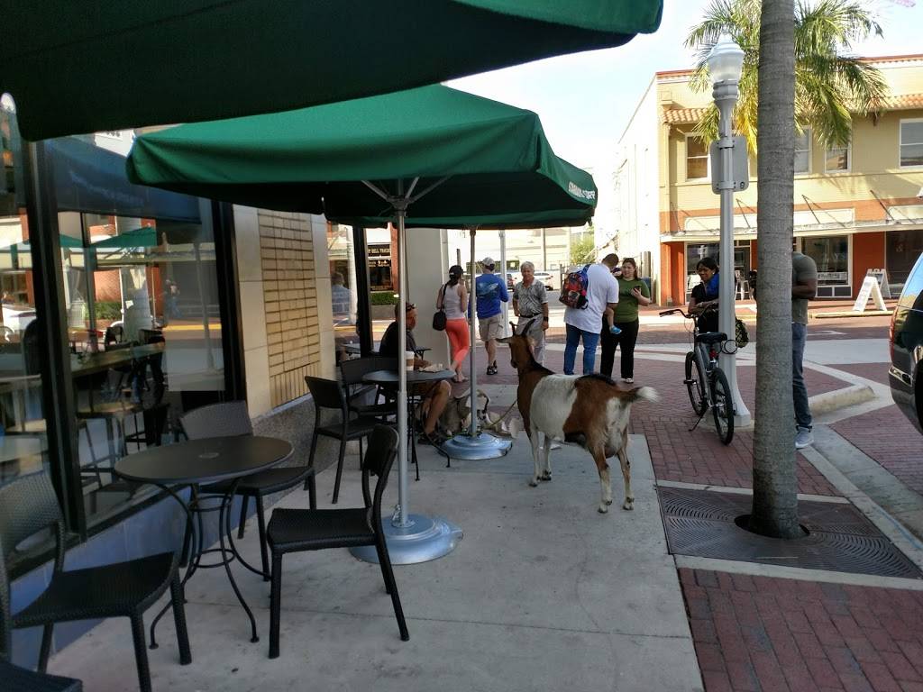 Starbucks | cafe | 1514 Broadway, Fort Myers, FL 33901, USA | 2393341094 OR +1 239-334-1094
