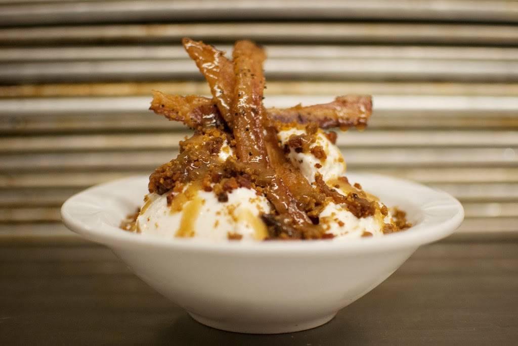 Flatted Fifth Blues & BBQ | night club | 300 Potter Dr, Bellevue, IA 52031, USA | 5638723838 OR +1 563-872-3838