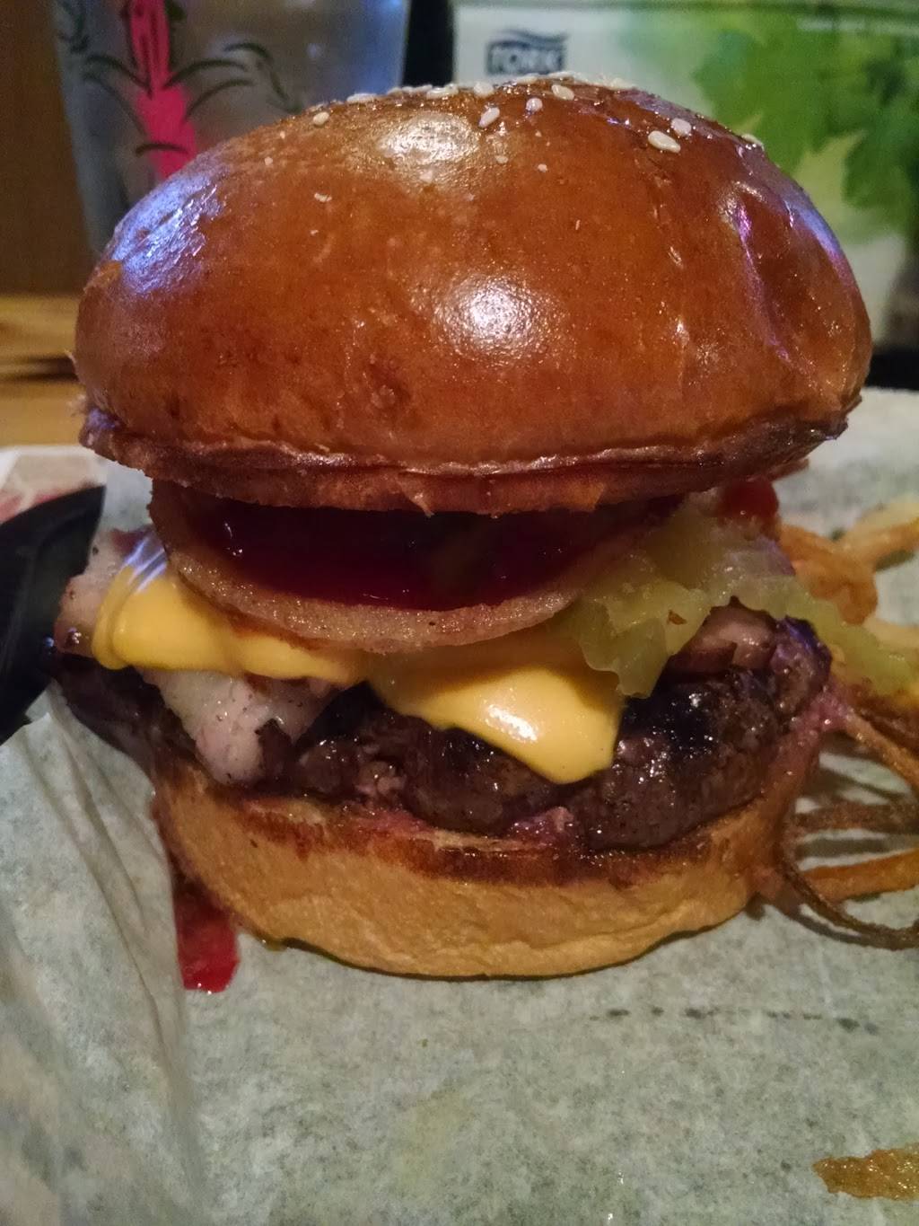 Fur Fin & Feather | restaurant | 3602 County Rd B, Wisconsin Dells, WI 53965, USA | 6082532828 OR +1 608-253-2828