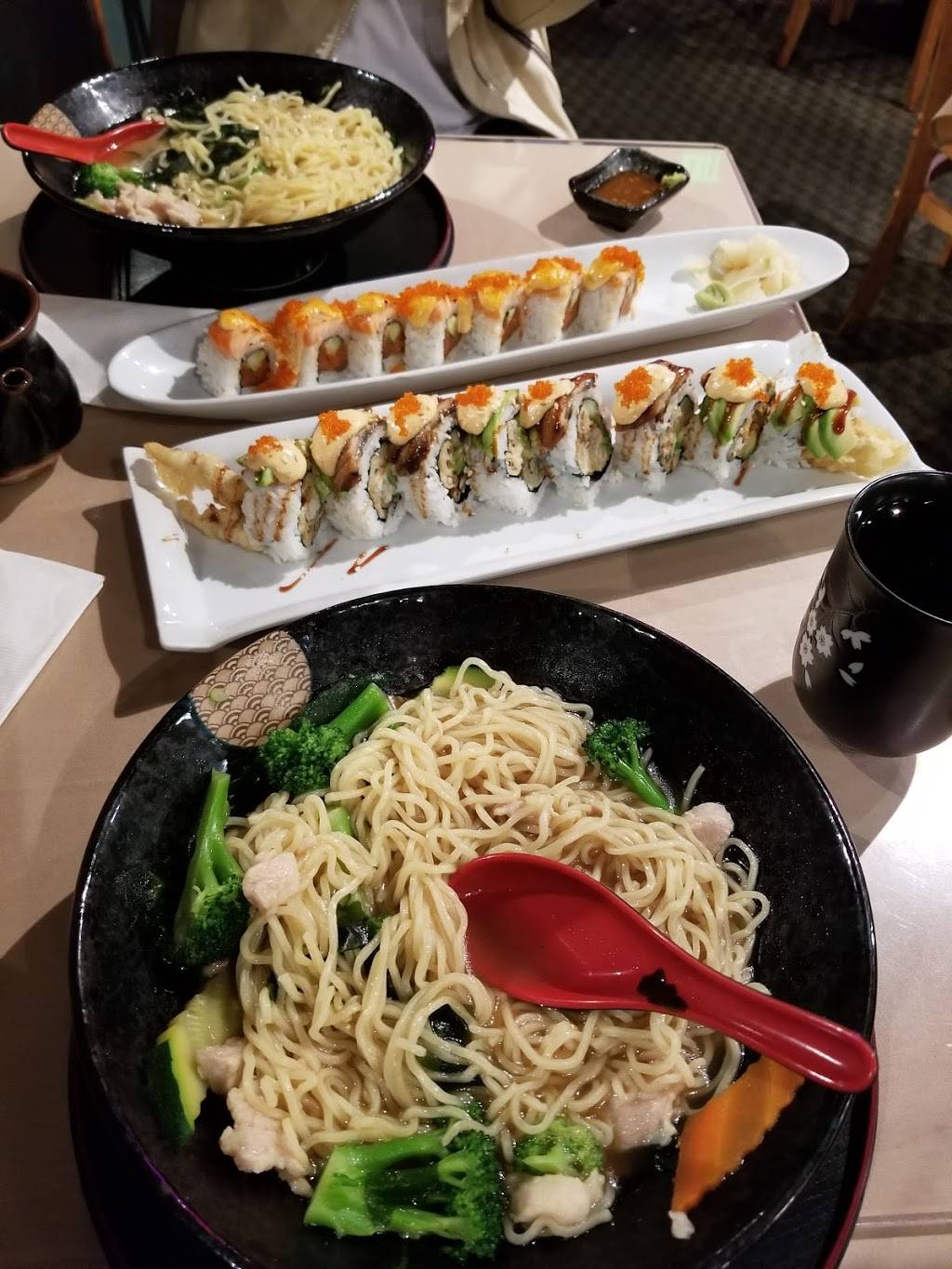 Jojo Restaurant & Sushi Bar | restaurant | 645 4th St A, Santa Rosa, CA 95404, USA | 7075698588 OR +1 707-569-8588