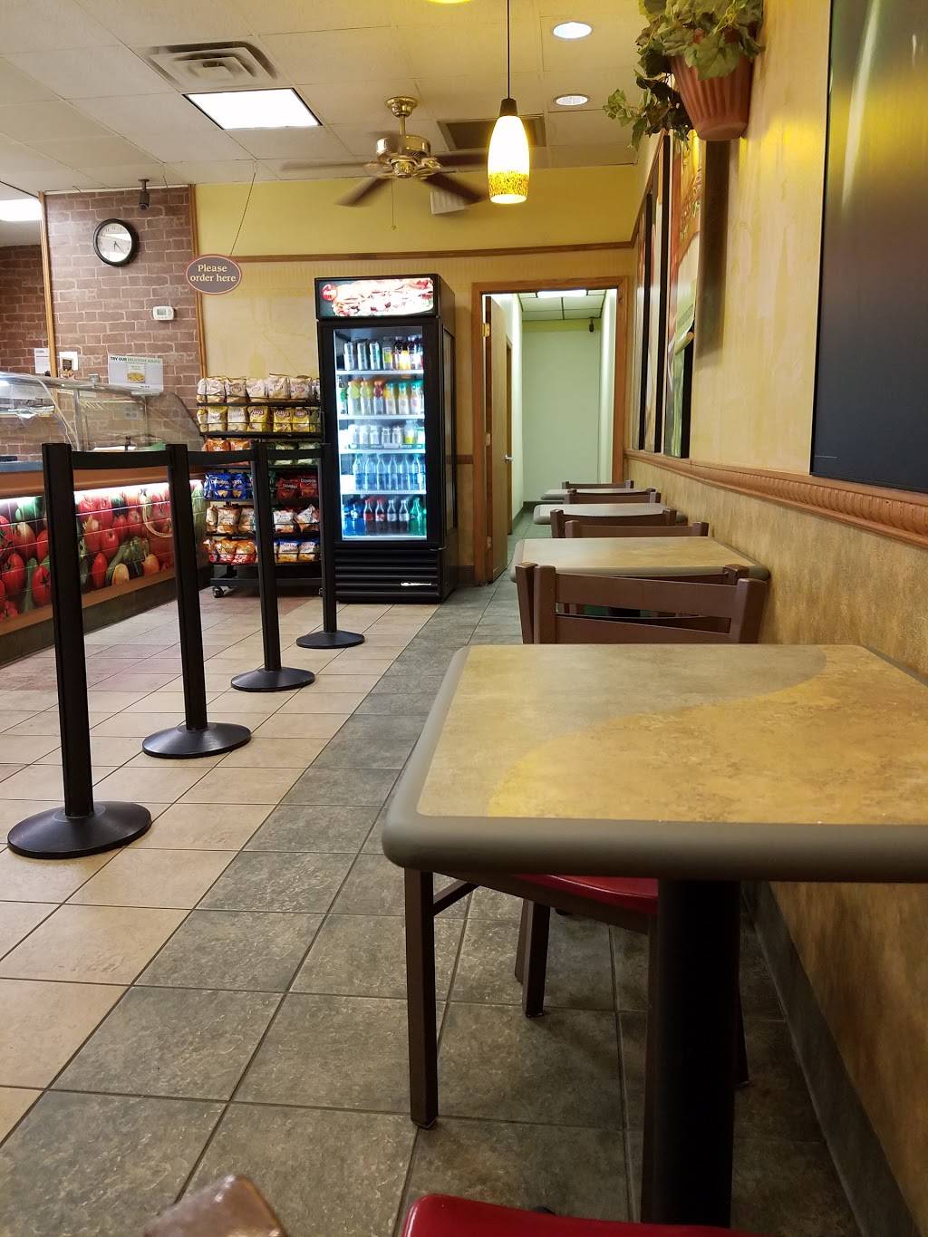 Subway Restaurants | restaurant | 38433 Grand River Ave, Farmington Hills, MI 48335, USA | 2484789777 OR +1 248-478-9777